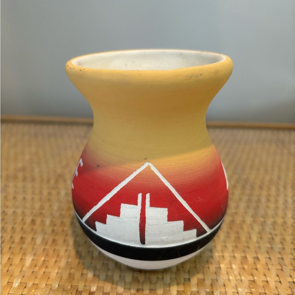 Sioux pottery small vase handmade by Indian artists in South Dakota
